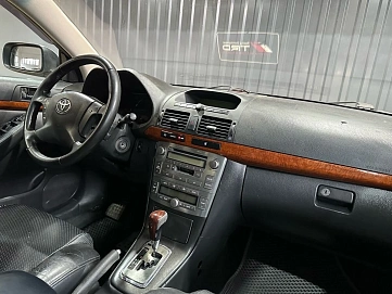 Toyota Avensis, 2004г, передний привод, автомат