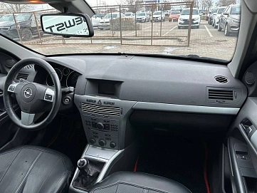 Opel Astra, 2012г, передний привод, механика