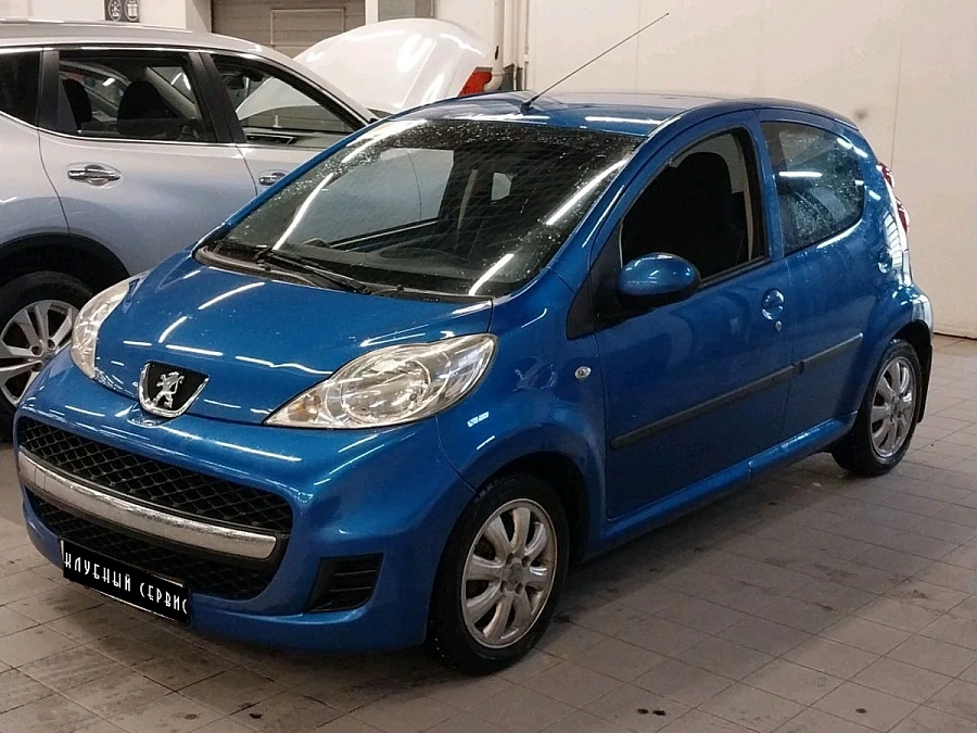 Peugeot 107, 2011г., передний привод, робот