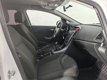 Opel Astra, 2013г, передний привод, механика