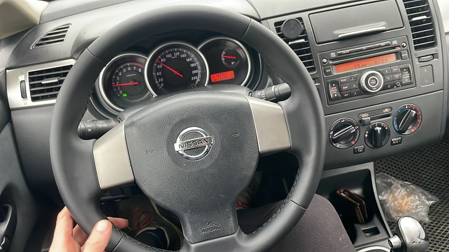 Nissan Tiida, 2010г., передний привод, автомат