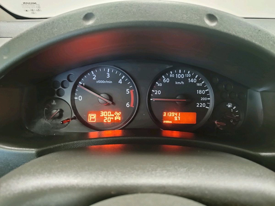 Nissan , 2010г., передний привод, автомат