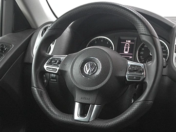 Volkswagen Tiguan, 2016г, передний привод, робот