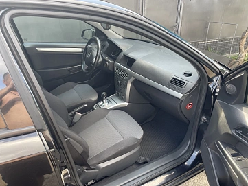 Opel Astra, 2012г, передний привод, робот