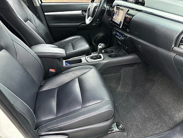 Toyota Hilux, 2017г, полный привод, автомат