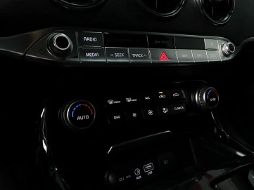 Kia Stinger, 2020г, задний привод, автомат