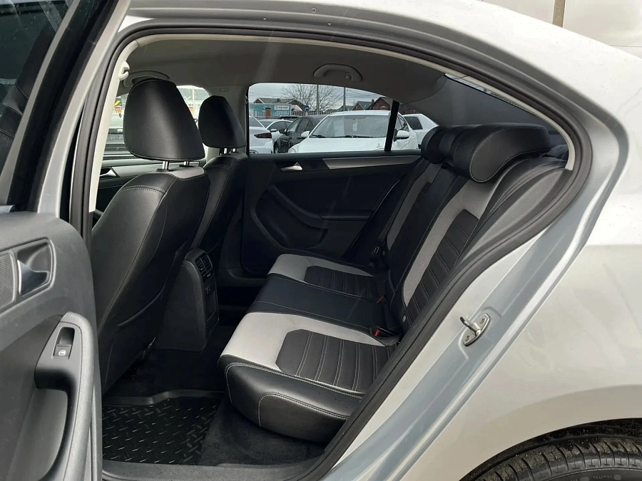 Volkswagen Jetta, 2012г., передний привод, автомат