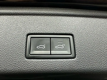 Volkswagen Touareg, 2019г, полный привод, автомат