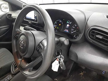 Toyota Yaris, 2021г, передний привод, вариатор