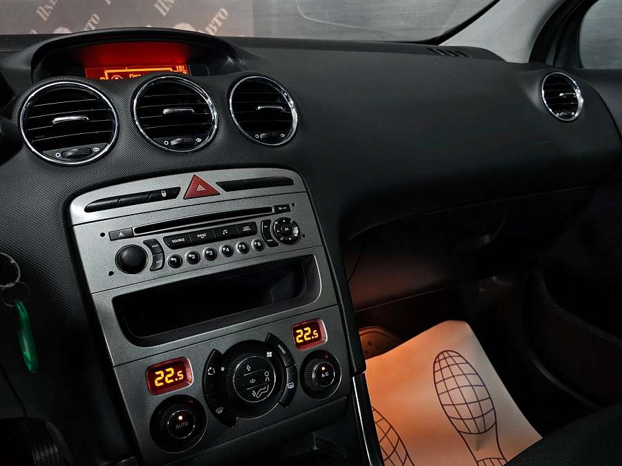 Peugeot 308, 2010г., передний привод, автомат