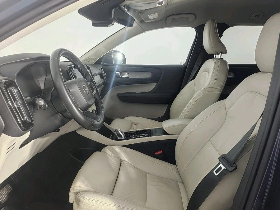Volvo XC40, 2021г., полный привод, автомат