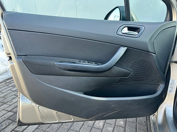 Peugeot 308, 2010г, передний привод, автомат