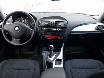 BMW 1 серии, 2012г, задний привод, автомат