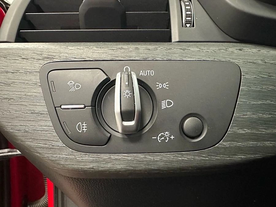 Audi A4, 2019г., передний привод, автомат