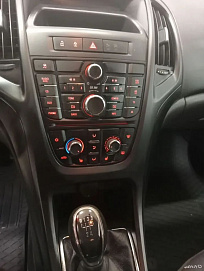 Opel Astra, 2012г, передний привод, механика