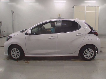 Toyota Yaris, 2022г, передний привод, вариатор