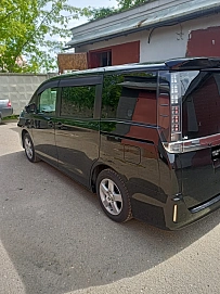 Toyota Voxy, 2014г, передний привод, вариатор