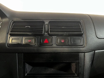 Volkswagen Golf, 2001г, передний привод, механика