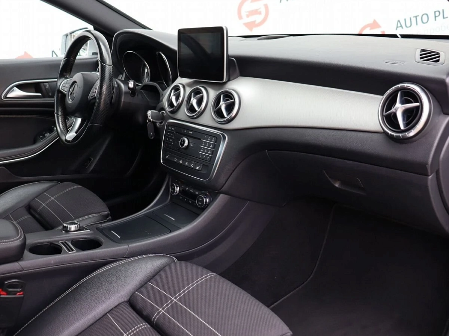 Mercedes-Benz CLA, 2015г., передний привод, робот
