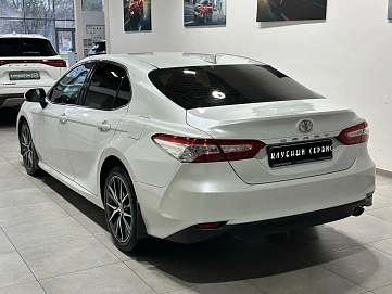 Toyota Camry, 2021г, передний привод, автомат
