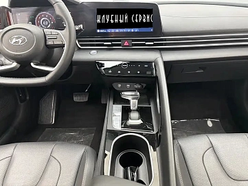 Hyundai Elantra, 2022г, передний привод, вариатор