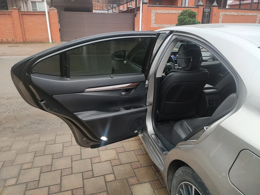 Lexus ES, 2015г., передний привод, автомат