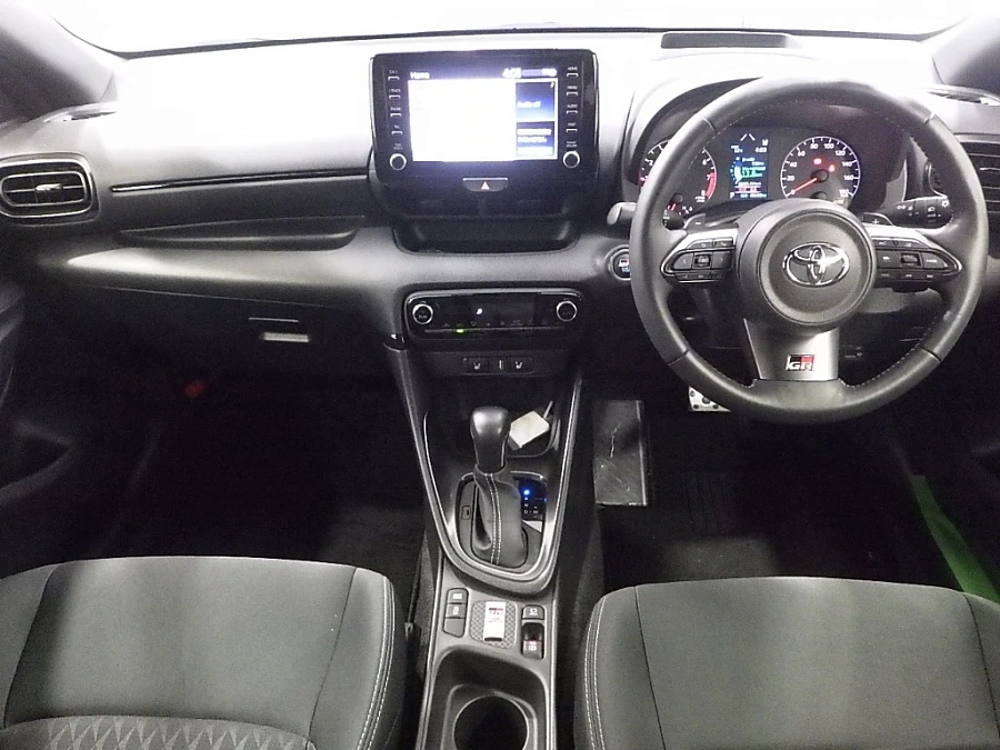 Toyota Yaris, 2021г., передний привод, вариатор