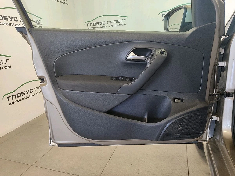 Volkswagen Polo, 2015г., передний привод, автомат