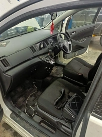 Toyota ISis, 2011г, полный привод, вариатор