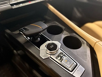 Changan UNI-V, 2023г, передний привод, робот