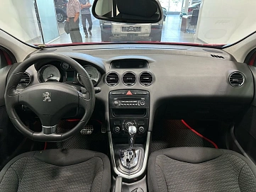 Peugeot 308, 2011г, передний привод, автомат