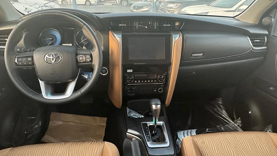 Toyota Fortuner, 2024г., полный привод, автомат