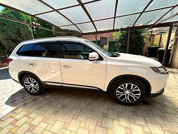 Mitsubishi Outlander, 2015г, полный привод, вариатор
