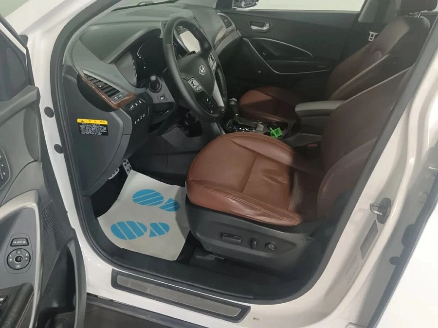 Hyundai Santa Fe, 2013г., передний привод, автомат