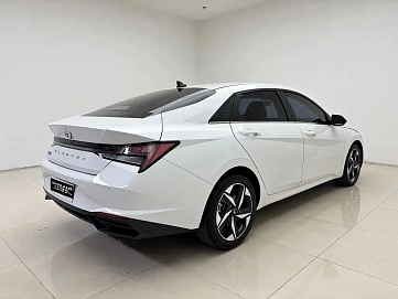 Hyundai Elantra, 2022г, передний привод, вариатор