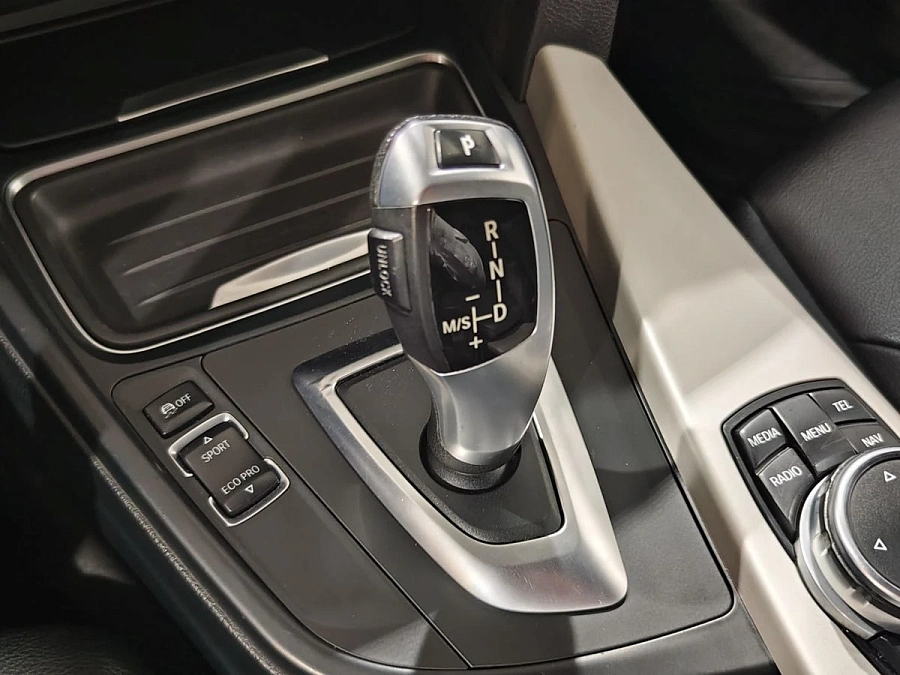 BMW 3 серии, 2015г., задний привод, автомат