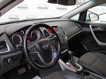 Opel Astra, 2011г, передний привод, автомат