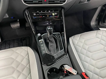 Volkswagen Tayron, 2023г., передний привод, робот