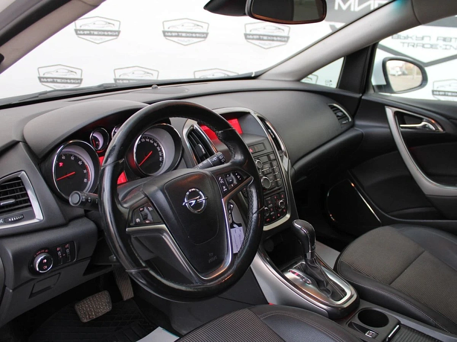 Opel Astra, 2011г., передний привод, автомат
