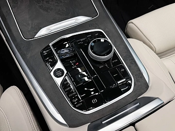 BMW X7, 2025г, полный привод, автомат