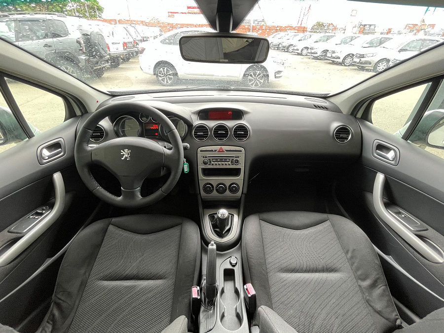 Peugeot 308, 2010г., передний привод, механика
