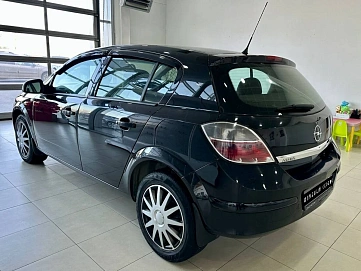 Opel Astra, 2010г, передний привод, механика