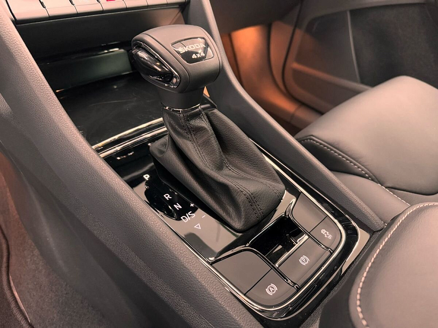 Skoda Kodiaq, 2024г., полный привод, робот