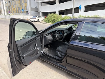 Skoda Octavia, 2021г., передний привод, автомат
