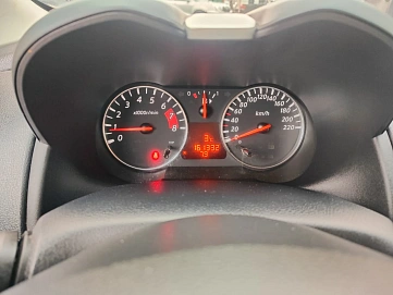 Nissan Note, 2012г, передний привод, автомат