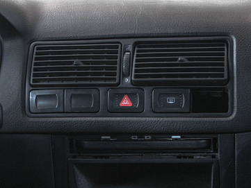 Volkswagen Golf, 1998г, передний привод, механика
