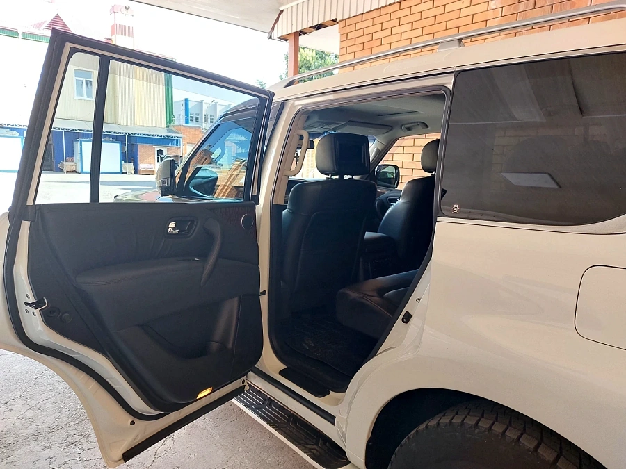 Nissan Patrol, 2011г., полный привод, автомат