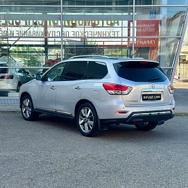 Nissan Pathfinder, 2014г, передний привод, автомат