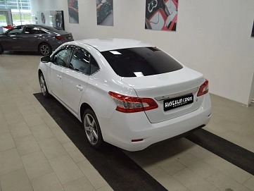 Nissan Sentra, 2015г, передний привод, вариатор