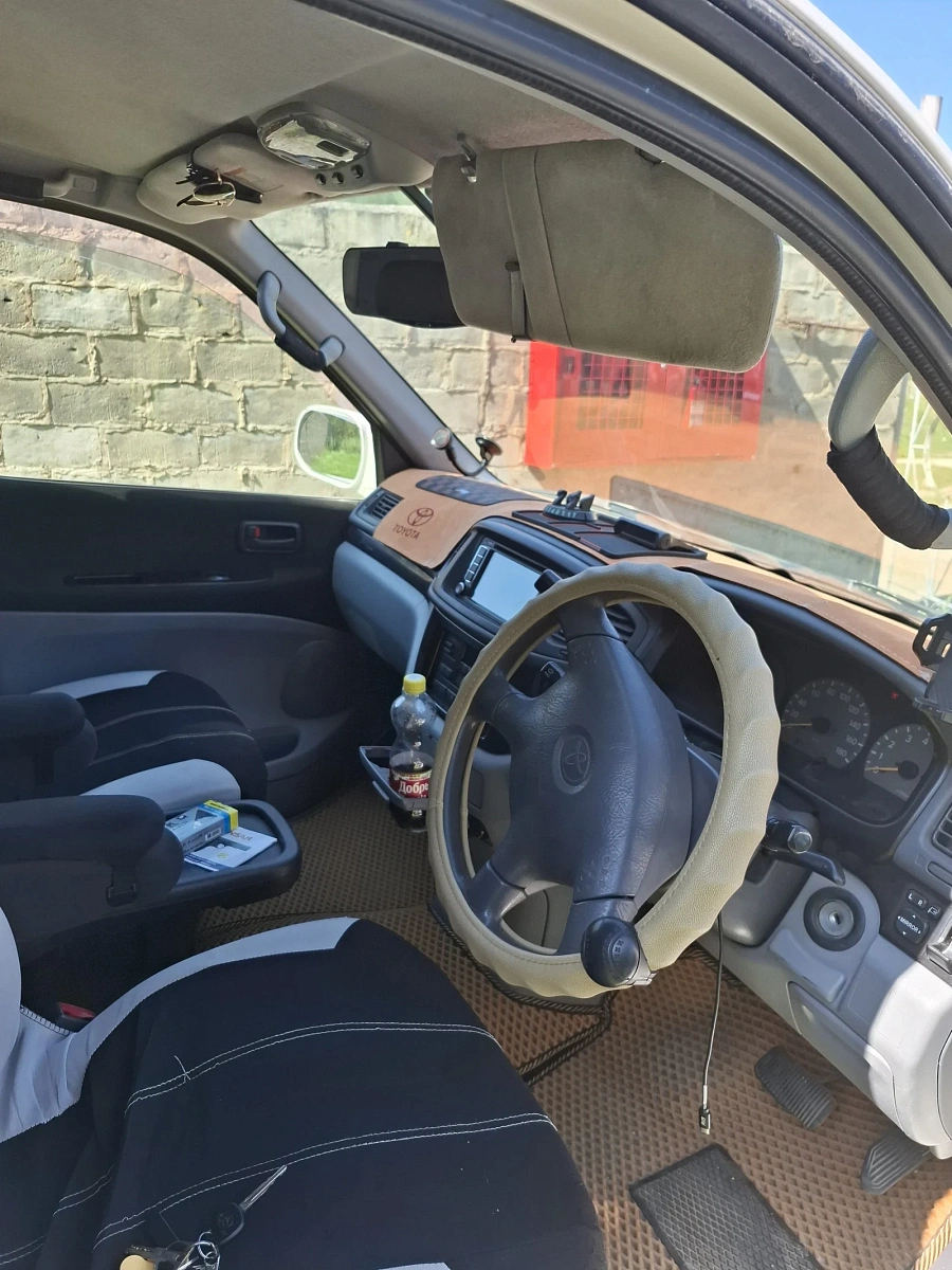 Toyota Touring HiAce, 2001г., полный привод, автомат